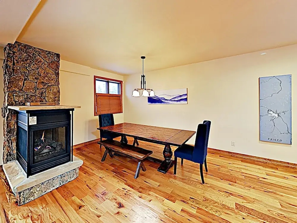 New Listing! Huge Townhome W/ Private Garage 4 Bedroom Townhouse