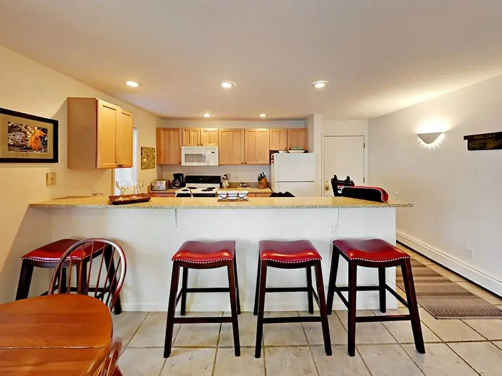 Upper Woodbridge #14-AB - 2 Br Condo