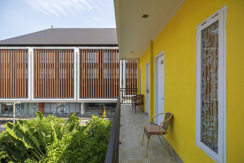 Dedy Beach Inn by RedDoorz