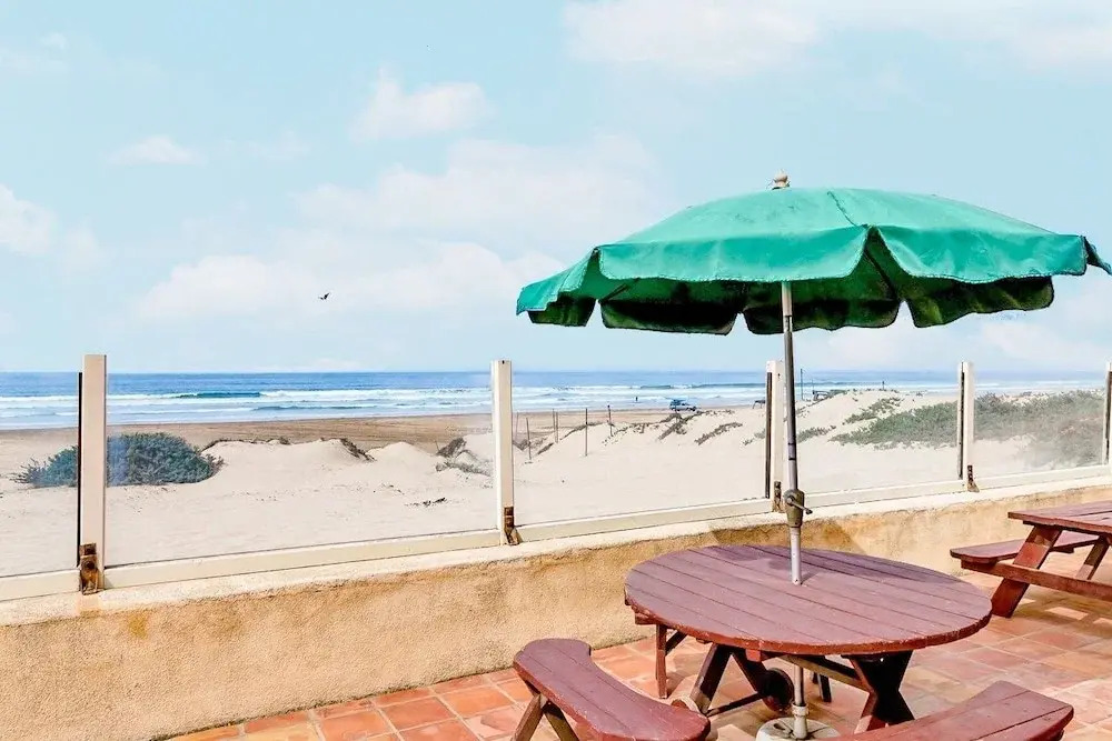 Oceanfront  W/ Direct Beach Access 3 Bedroom Home