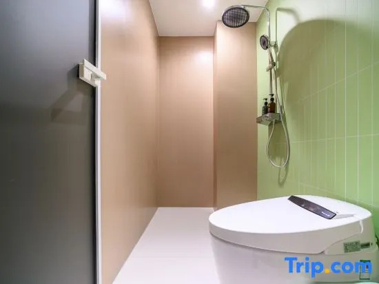 Xinyue · Drifting Bottle E-sports Capsule Hotel