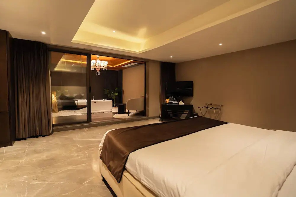 Valentia The Exotic Boutique Hotel - Pure Veg