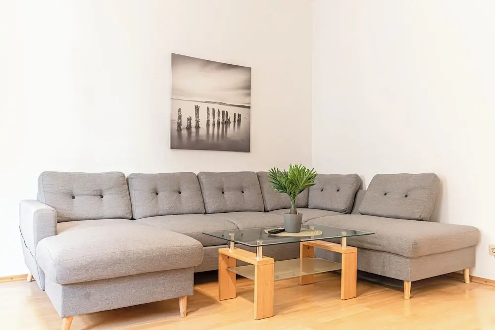 Basic 2BR Apt Near Westbahnhof