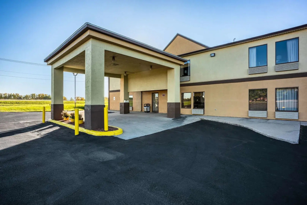Super 8 by Wyndham Galesburg