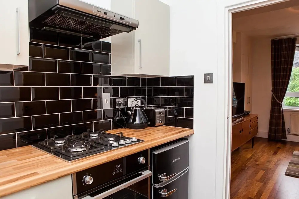Quintessential 2 BR London Bridge Apartment