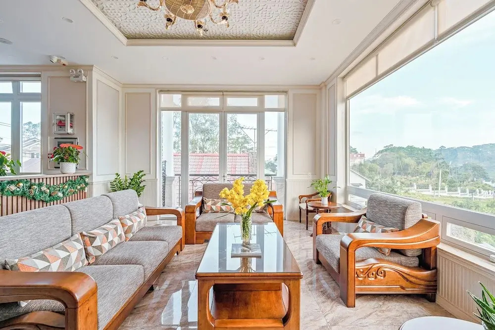 PINE VIEW Hotel Dalat