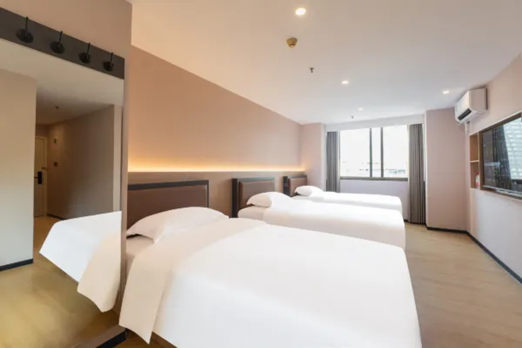 Yuezhi Light Hotel(Guangzhou Eastern Railway Station Yantang Metro Station Store)
