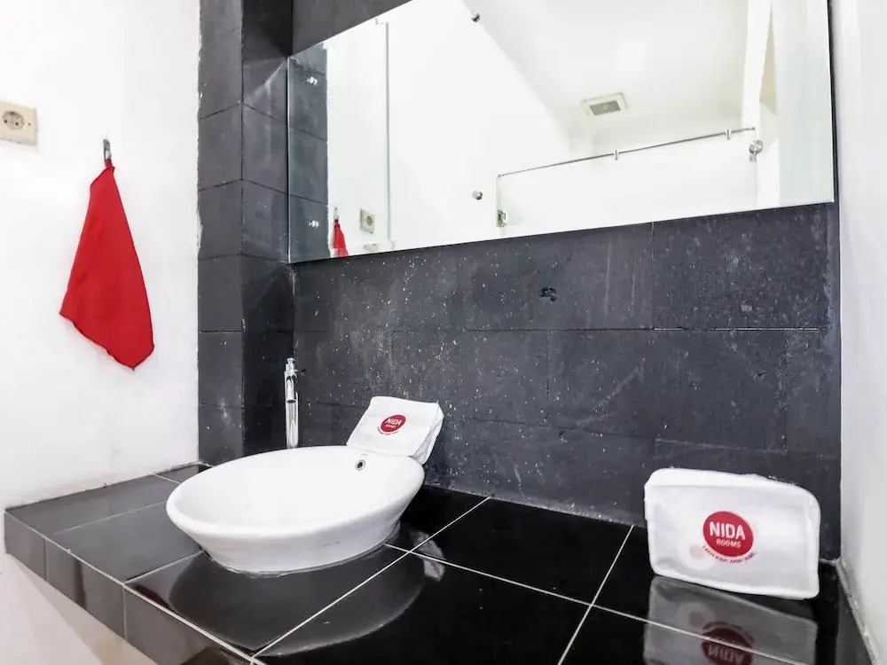 RedDoorz near Terminal Condong Catur 2
