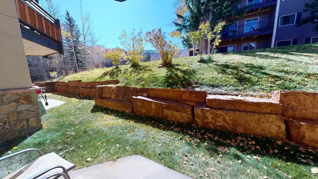 Laurelwood Condominiums Studio Premier Unit 404
