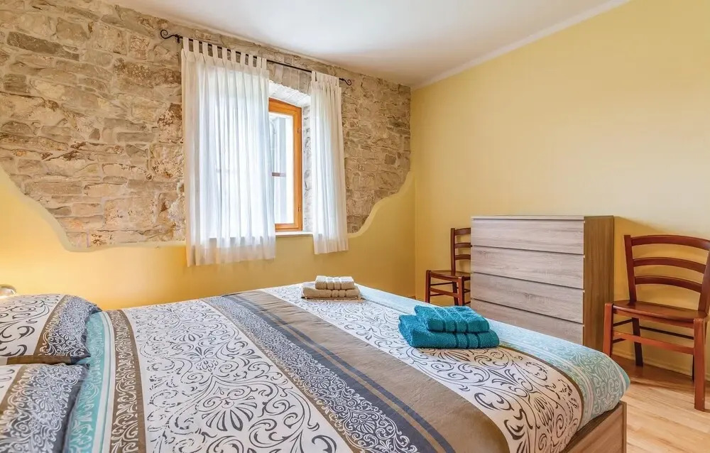 2 Bedroom Stunning Apartment In Fazana