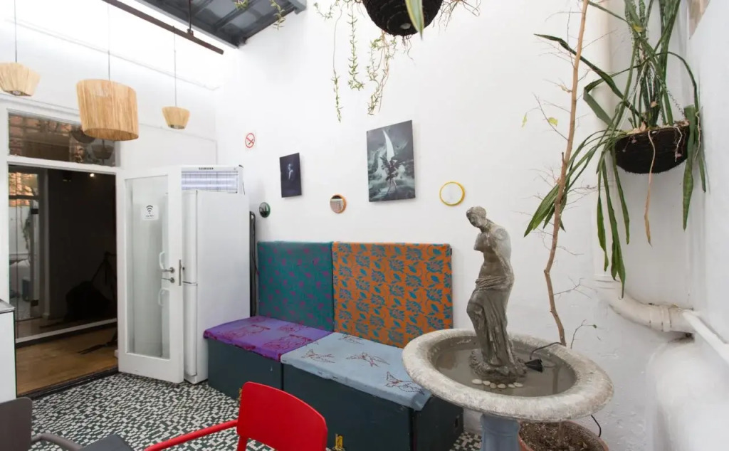Daddy Long Legs Art Hotel