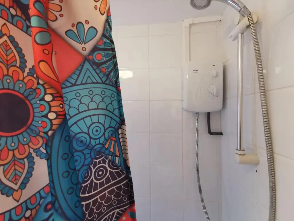 Cozy 2 Bed House - FREE Wifi and Parking - Anfield Liverpool Home