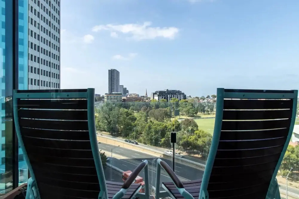 Bright 2 Bedroom Apartment With Rooftop Pool