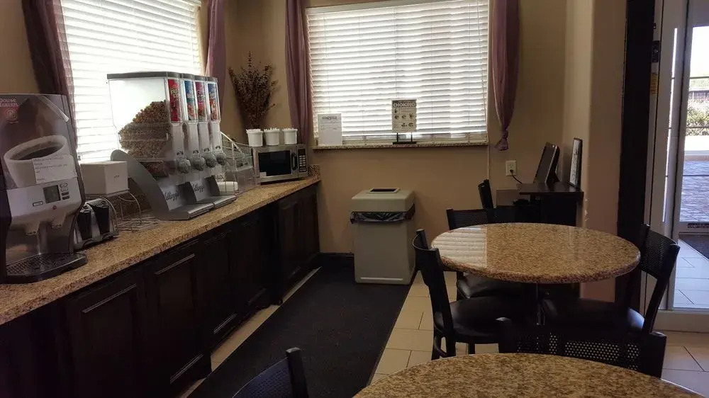 Super 8 Floresville