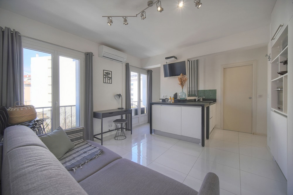 Studio Fonctionnel et Confortable A0b204