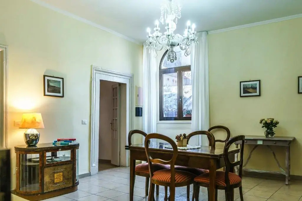 Piazza Santa Maria Nuova, appartamento in centro con 2 camere da letto