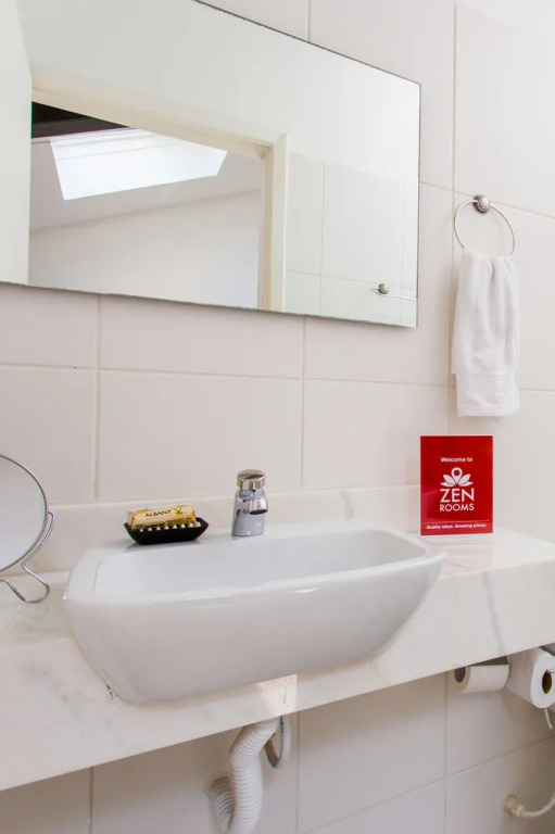 ZEN Rooms Mena Barreto