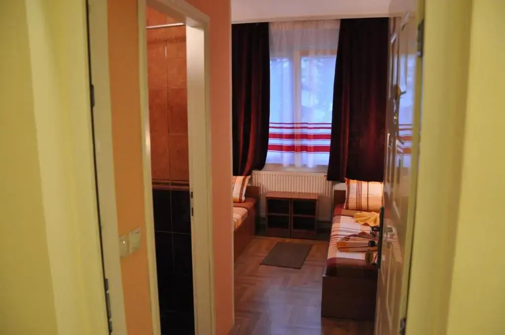 Rooms Turist