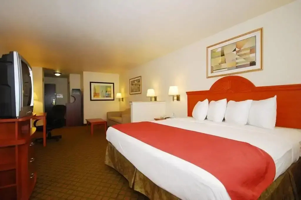 Best Western Inn & Suites - Henrietta