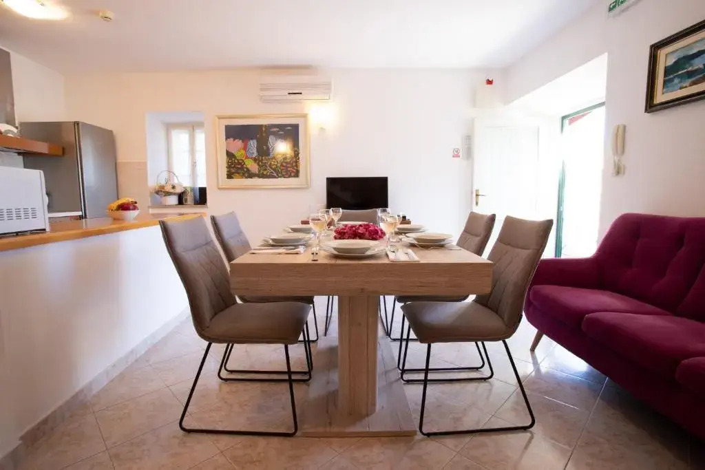 Villa Bonaca - Heated Pool, Harbour Views & Steps to Sea I Sumartin, Brač