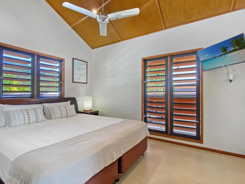 Pure Magnetic Villa 10