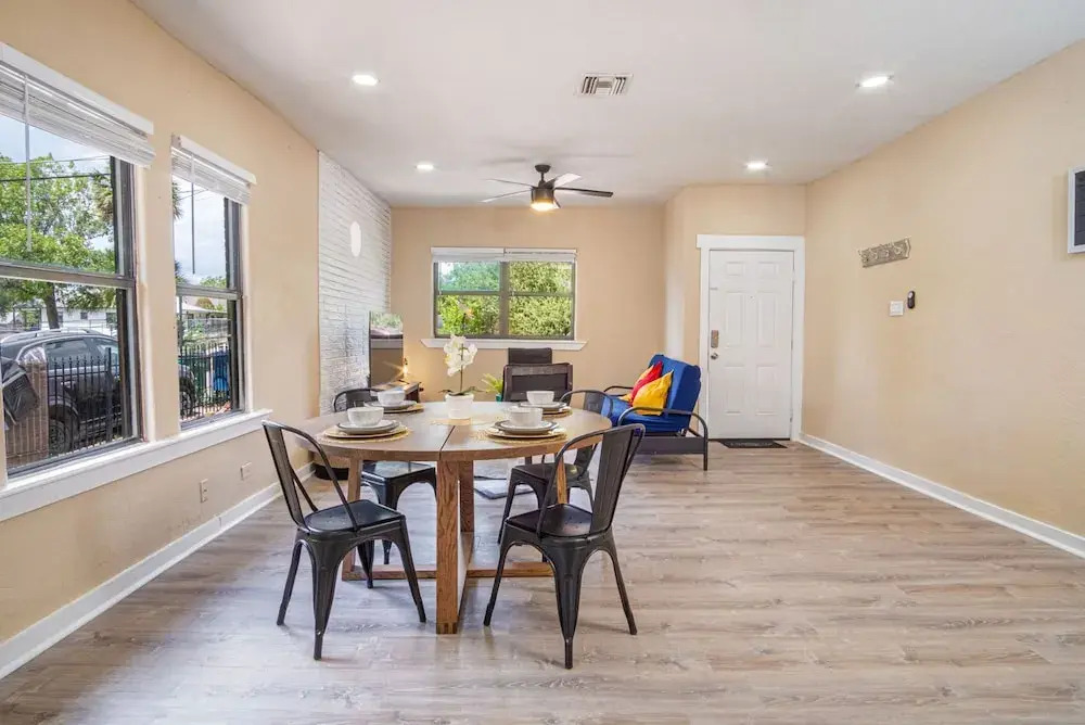 Modern Living 3br/2ba Close to Amazing Downtown