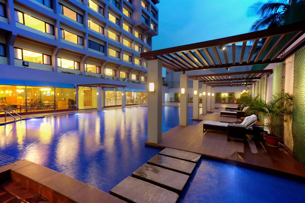 Dolphin Hotel