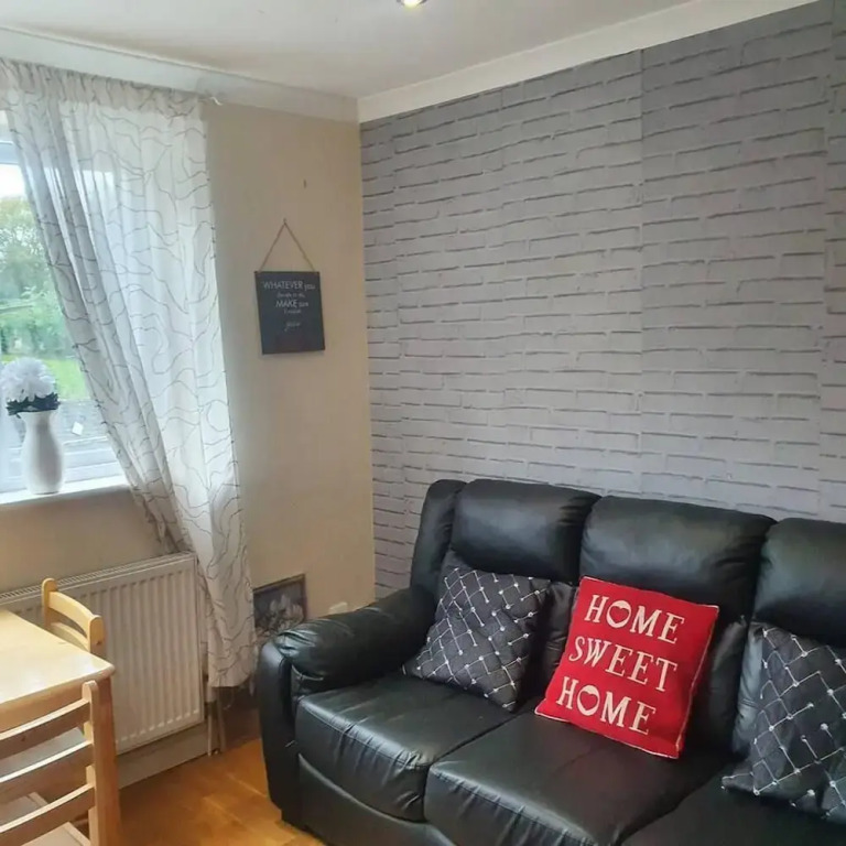 Lovely 4-bed Apartment in Harrow