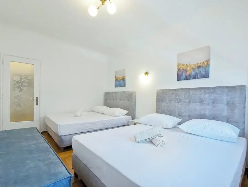 Athens Divas Velvet Gold Suites