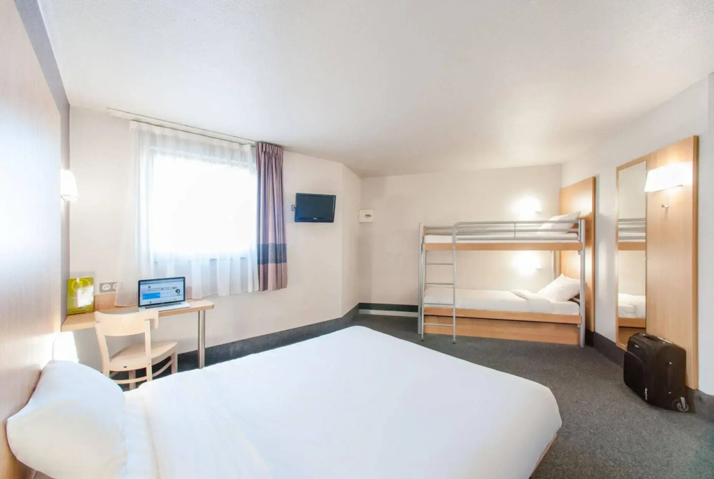 B&B HOTEL Cholet Sud