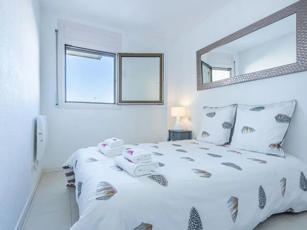 Peaceful Apartment in Empuriabrava with Terrace near Beach