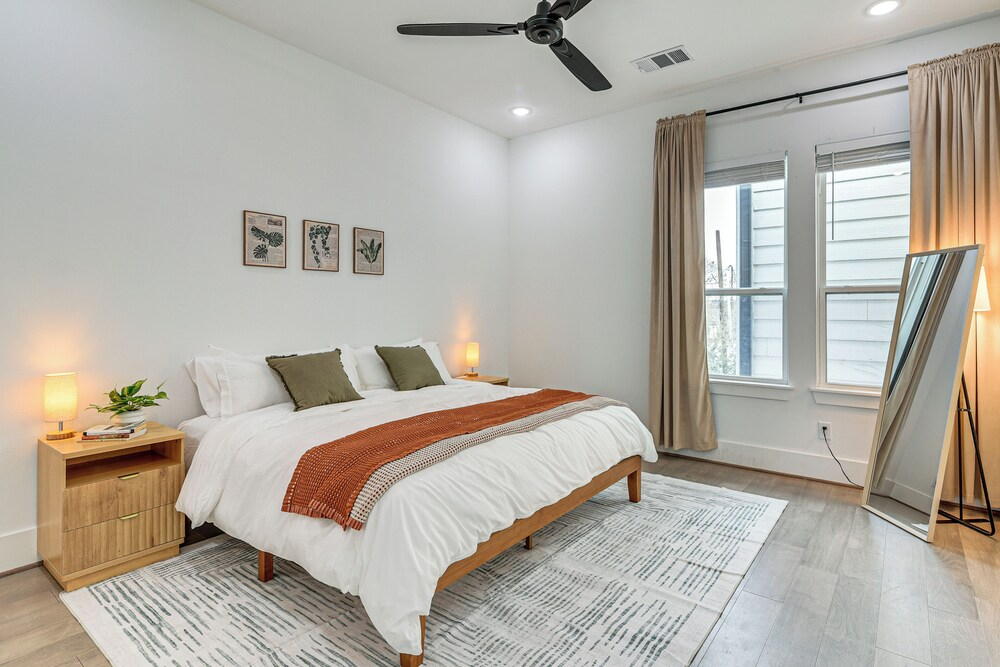 4 Mi to Dtwn: Wfh-friendly Retreat in Houston