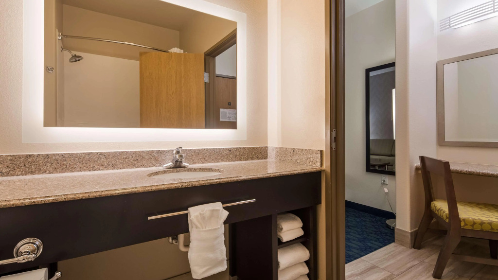 Best Western PLUS Tulsa Inn & Suites