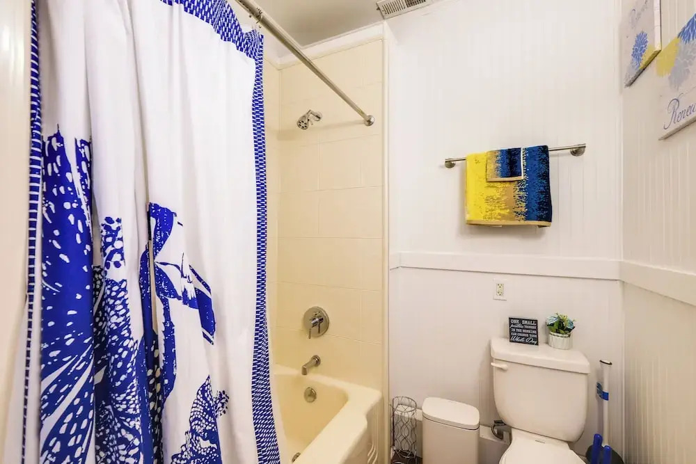 Cozy Roanoke Vacation Rental: 2 Mi to Downtown!
