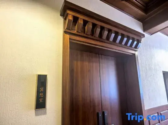Xihe Retreat · Zangyi Hotel (Shangri-La Songzanling Temple Branch)