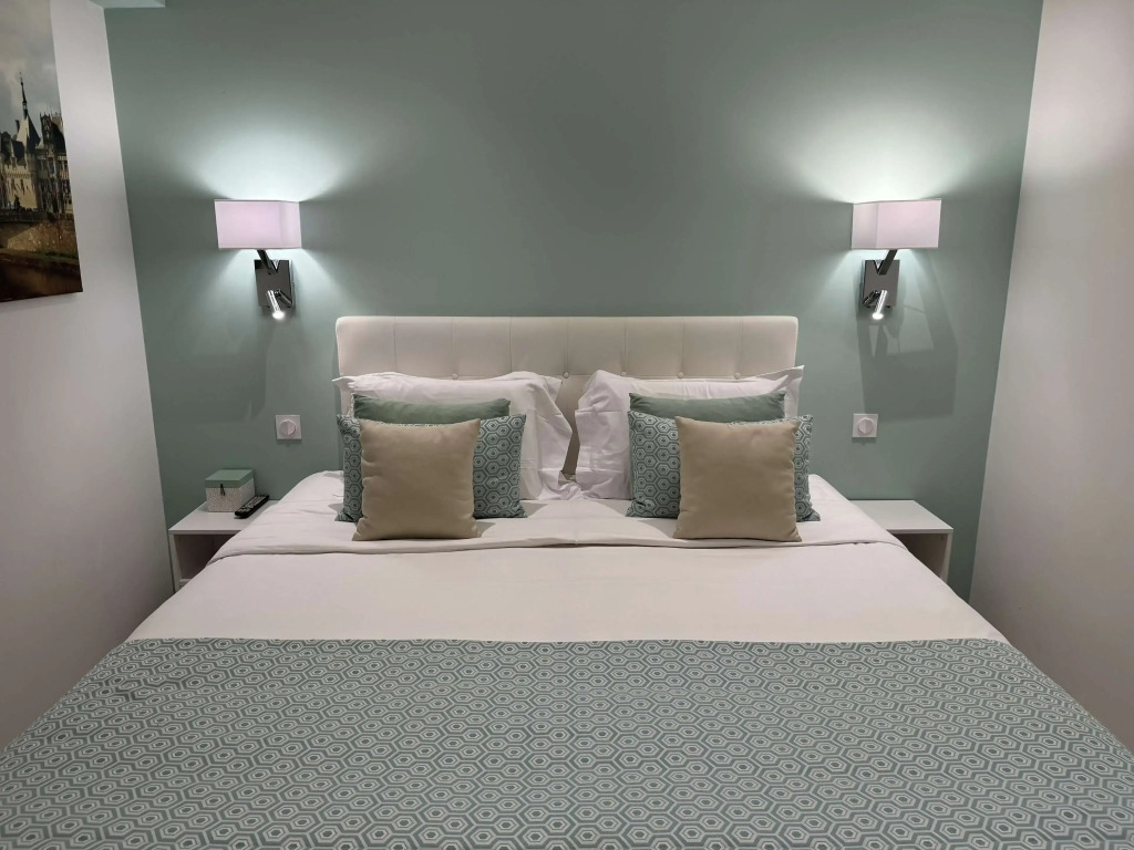 Kyriad Saumur Hyper Centre Hôtel, Appartements, Séminaires et SPA soins Sothys Paris