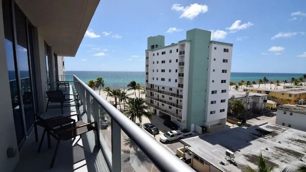 Spectacular 1 Bed Plus Den On To The Amazing Hollywood Beach