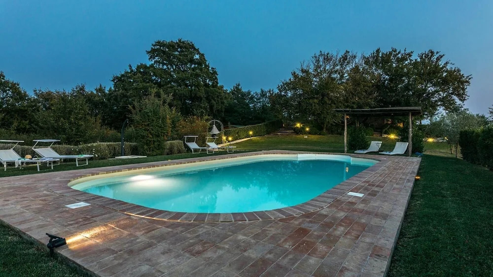 PODERE DI SALCI 10, Emma Villas