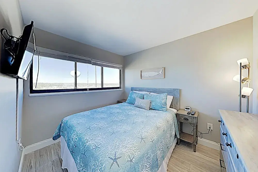 New Listing! Chic Ocean-View Condo W/ Rooftop Deck Condo