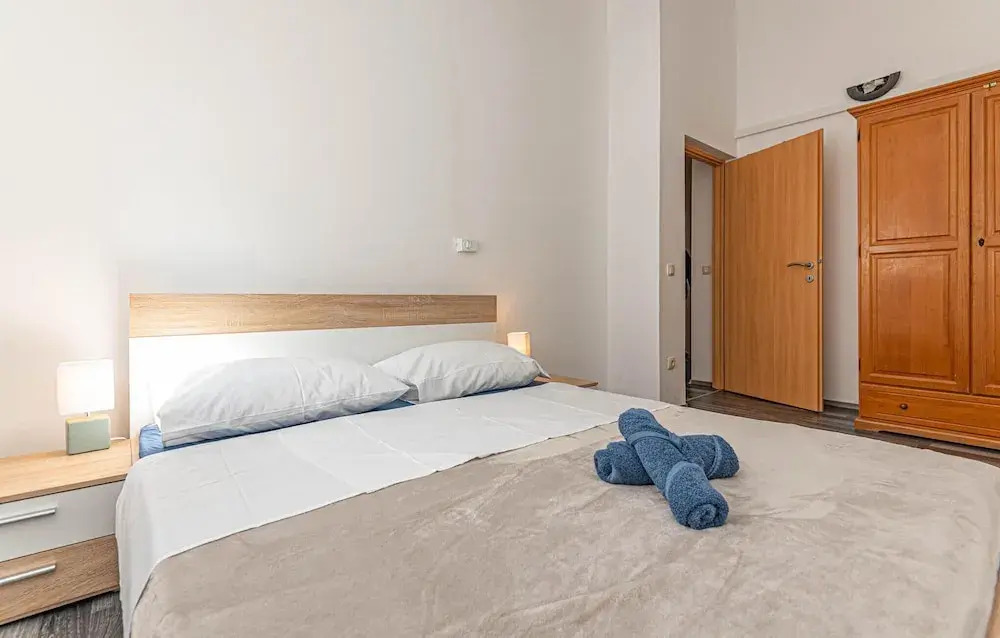 Amazing Home in Grebastica With Wifi and 4 Bedrooms