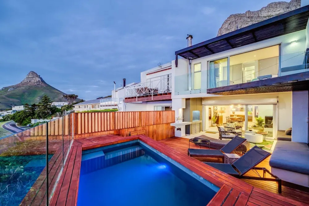 Stylish Holiday Apartment w Private Pool 180 Views Malibu