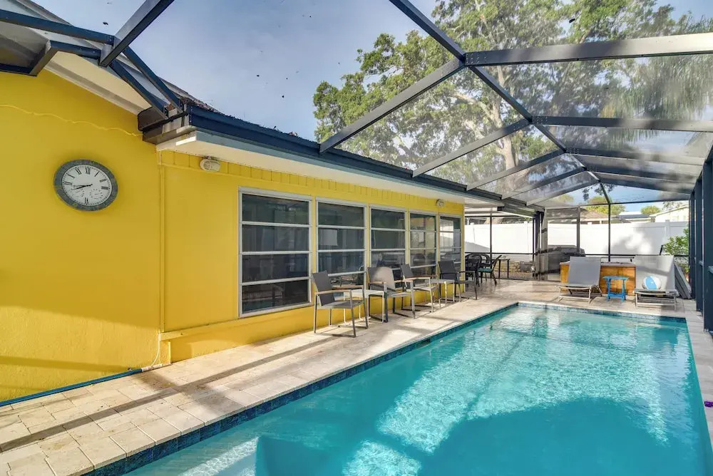 4 Mi to Dog Beach: Largo Home w/ Pool & Hot Tub!