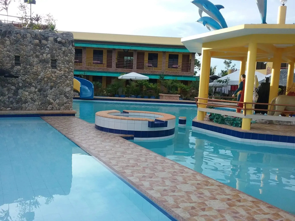 Moalboal Tropics