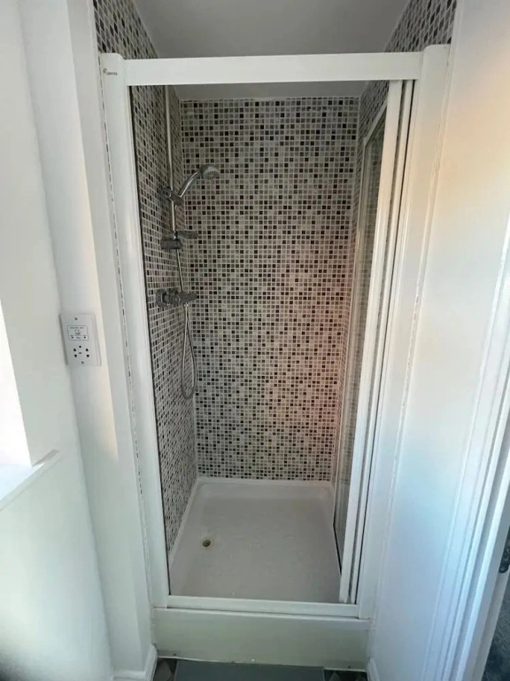3-bed-sleeps 5 With Garden and Parking