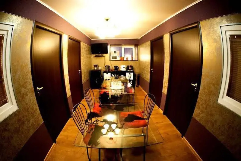 Four Rooms Hostel