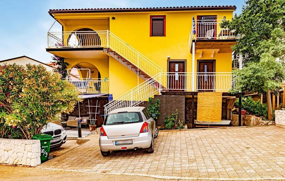 Nice Apartment in Rogoznica With Wifi and 1 Bedrooms