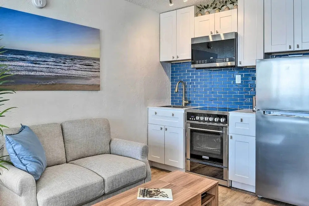 Oceanfront, Fourth-floor Condo on Daytona Beach!
