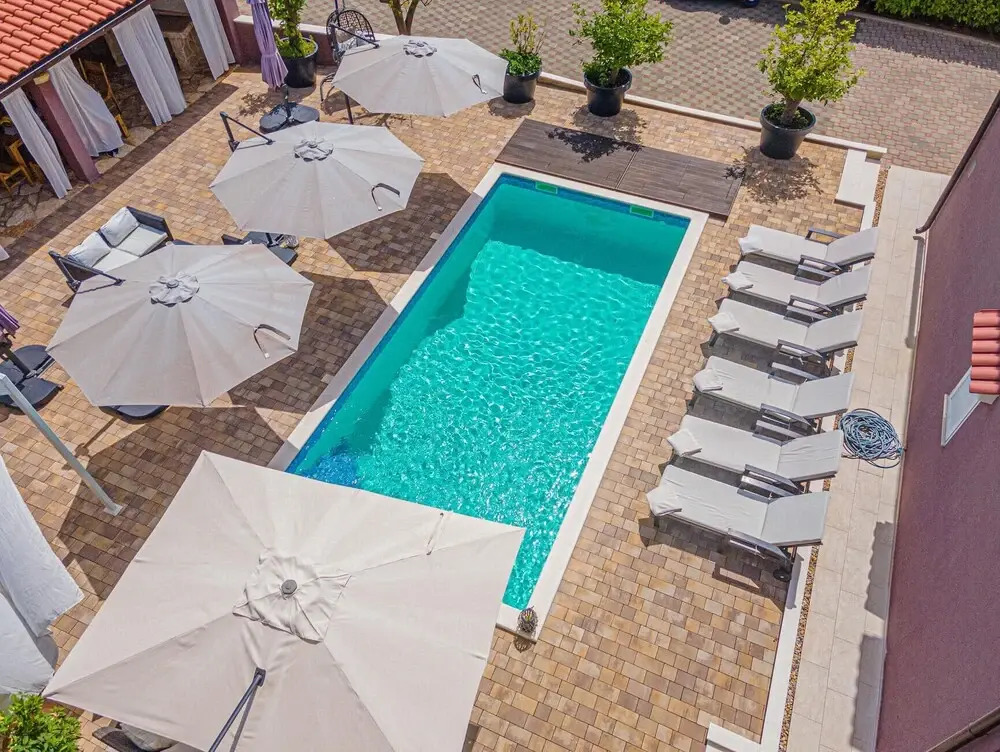 Awesome Home in Brodarica with Hot Tub, WiFi & 6 Bedrooms