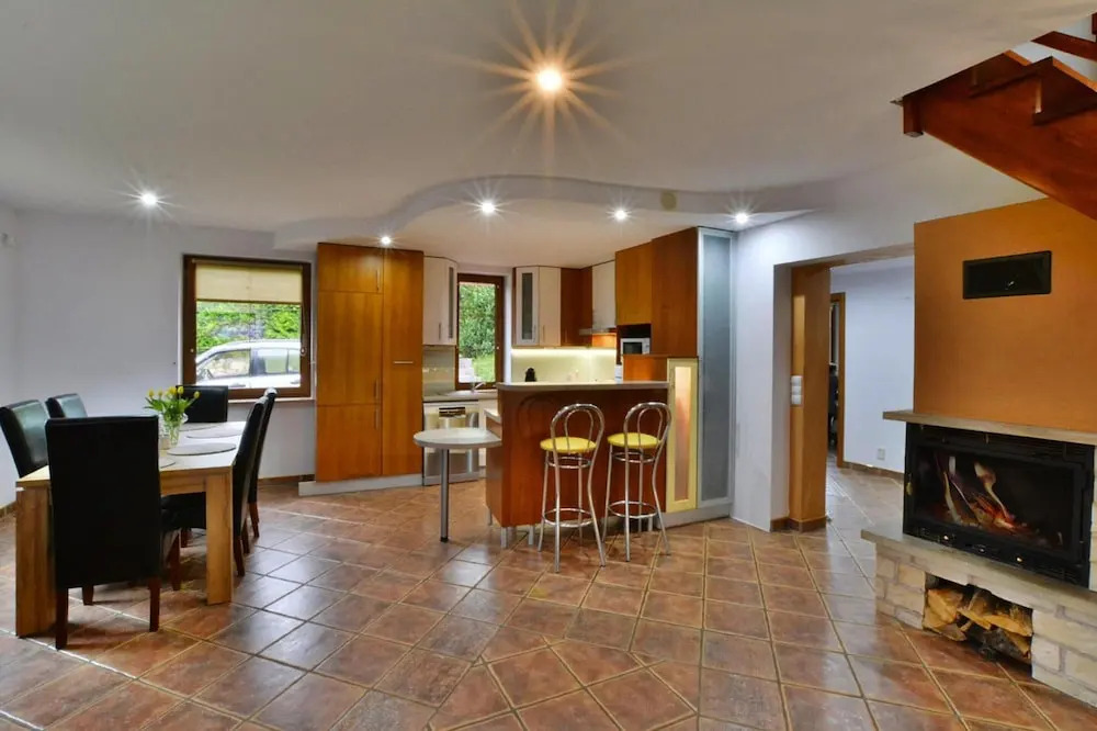 Comfortable, large holiday home with a garden