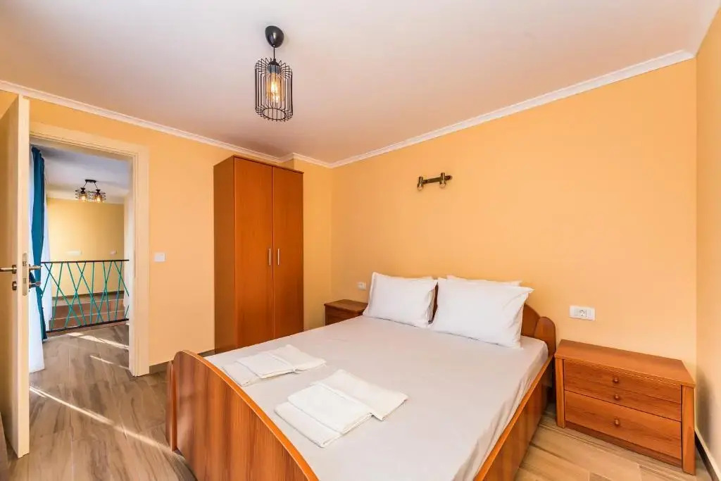 Apartments and Rooms Sole Mar